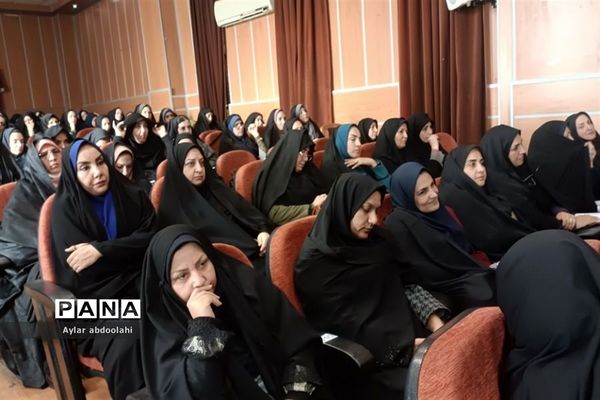 جلسه هم‌اندیشی مدیران مدارس قرچک و پیشوا در شهرستان قرچک