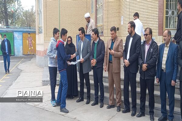 تجلیل از برترین‌های آموزشی و ورزشی دبیرستان نمونه آیت الله خامنه‌ای کاشمر