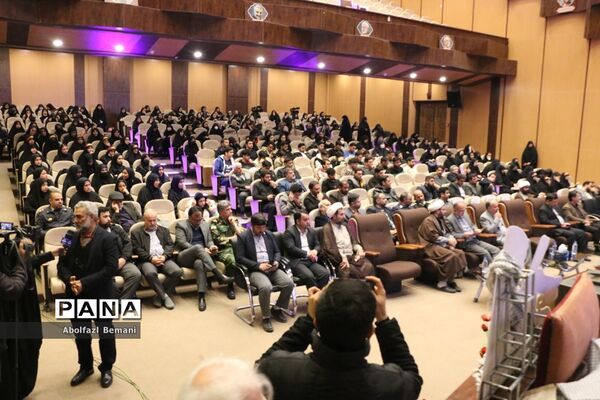 مراسم تقدیر از برگزیدگان جشنواره ملی فیلمنامه نویسی در قم