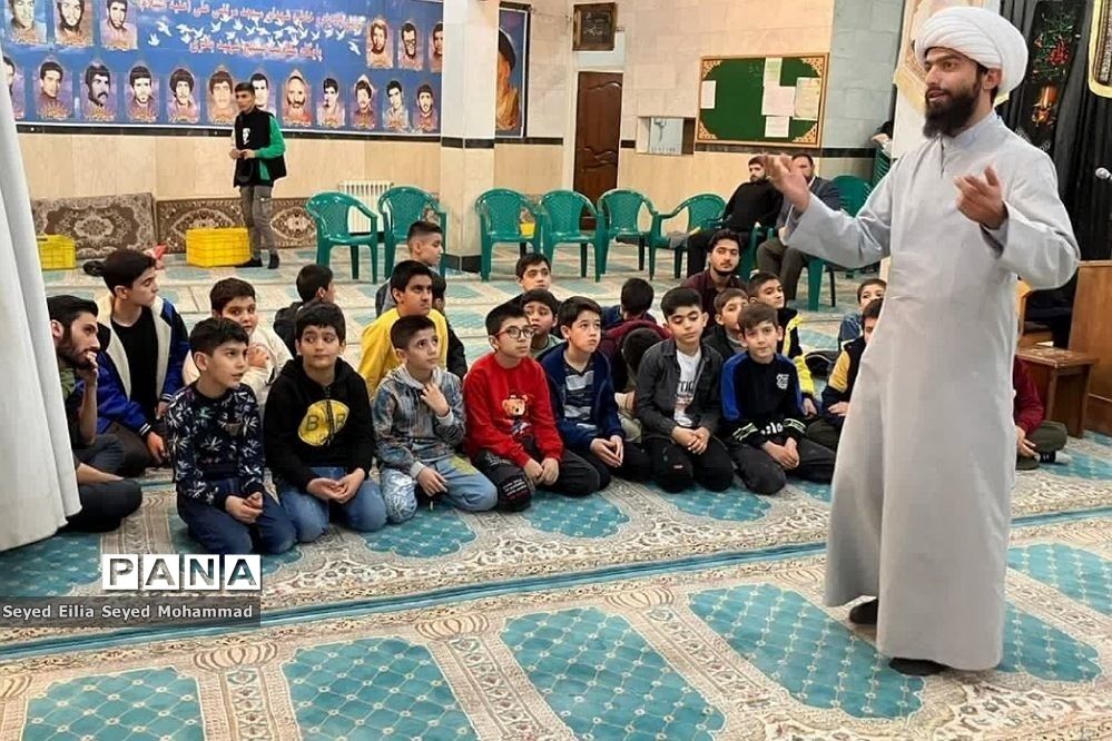 برگزاری کلاس‌های تربیتی برای دانش‌آموزان منتخب در پایگاه بسیج شهید باقری