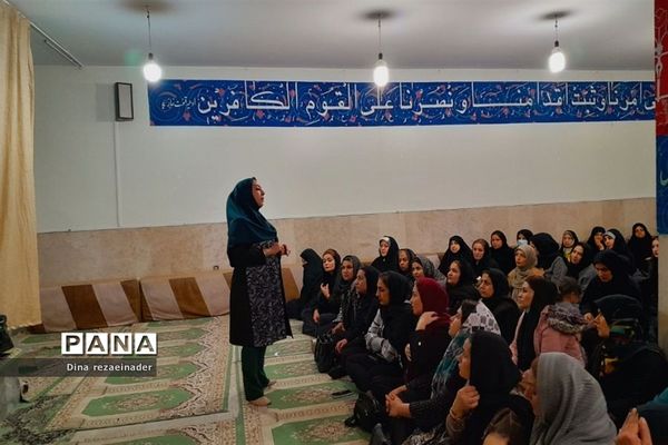 برگزاری جلسه انجمن‌ اولیا و مشاور خانواده در مدرسه شهدای‌ هسته‌ای ‌قرچک