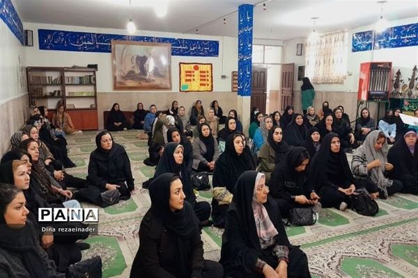 برگزاری جلسه انجمن‌ اولیا و مشاور خانواده در مدرسه شهدای‌ هسته‌ای ‌قرچک