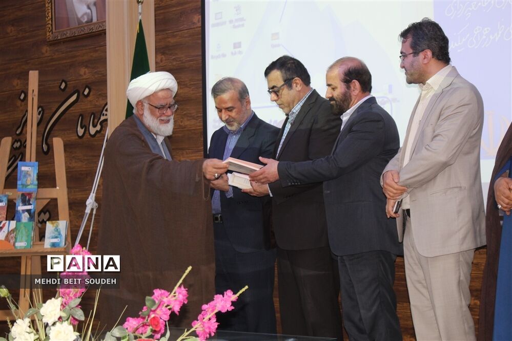 آیین رونمایی از مجموعه کتاب ره‌نامه رهبر معظم انقلاب