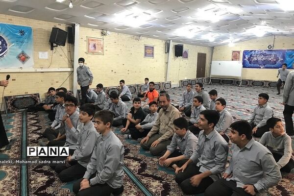 حضور پرشور دانش‌آموزان در نماز جماعت مدارس ناحیه 2 شهرری