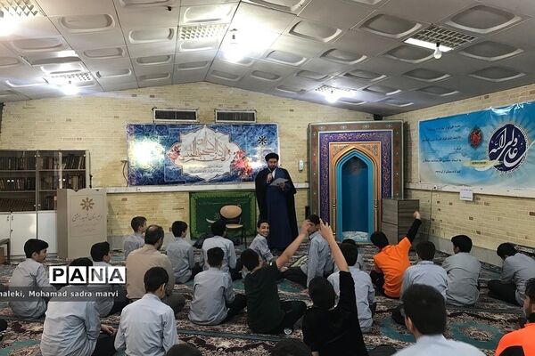 حضور پرشور دانش‌آموزان در نماز جماعت مدارس ناحیه 2 شهرری