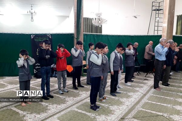 حضور پرشور دانش‌آموزان در نماز جماعت مدارس ناحیه 2 شهرری