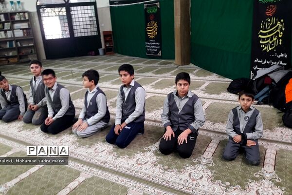 حضور پرشور دانش‌آموزان در نماز جماعت مدارس ناحیه 2 شهرری