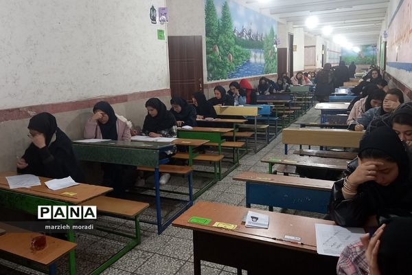 بازدید مدیر آموزش و پرورش بهارستان 2 از حوزه امتحانات