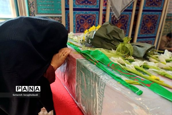 شمیم عطر حضور شهید گمنام در اداره آموزش و پرورش ناحیه ۵ اصفهان