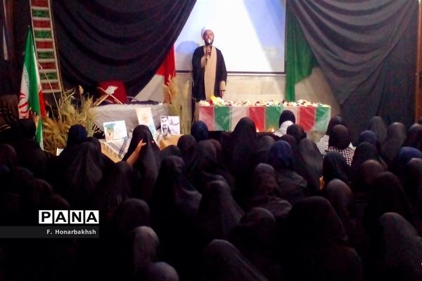 جلوه‌هایی از ارادت دانش‌آموزان مدارس قم به اهل بیت(ع) و شهدا-2