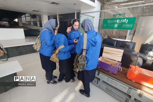 بازدید دانش‌آموزان ناحیه دو شهرری از باغ کتاب تهران