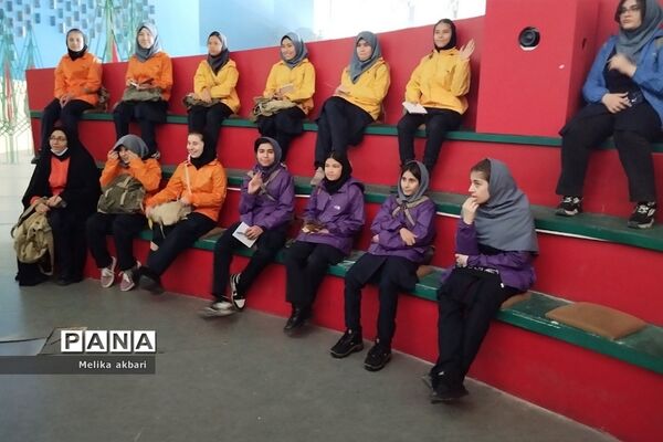 بازدید دانش‌آموزان ناحیه دو شهرری از باغ کتاب تهران