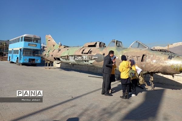 بازدید دانش‌آموزان ناحیه دو شهرری از باغ کتاب تهران