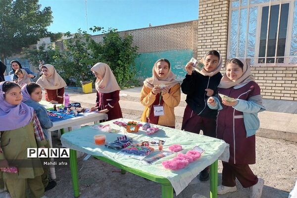 بازارچه همدلی در دبستان آزاده بهبهان