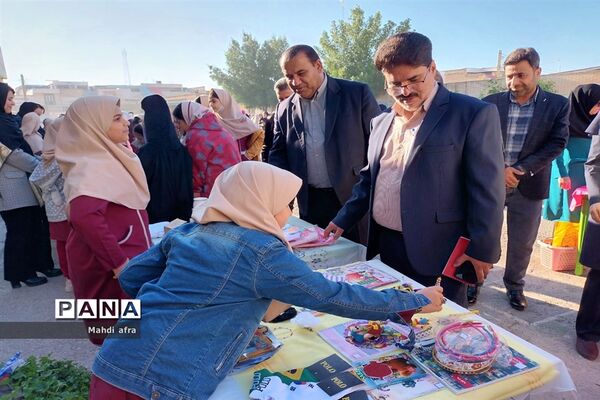 بازارچه همدلی در دبستان آزاده بهبهان