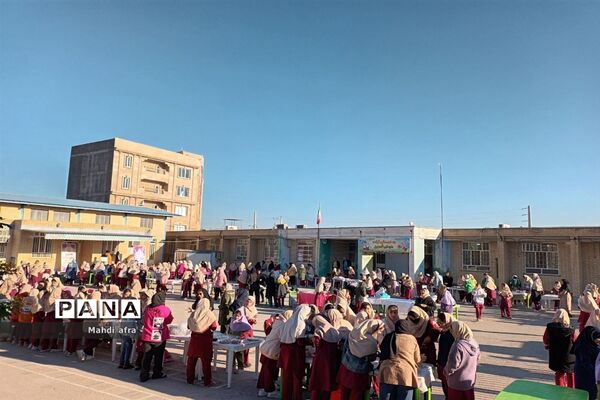 بازارچه همدلی در دبستان آزاده بهبهان