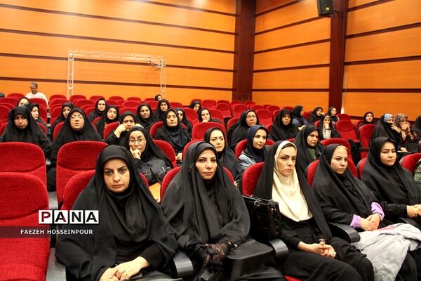 نشست کیفیت بخشی به عملکرد مدیریت مراکز آموزشی در بهارستان دو