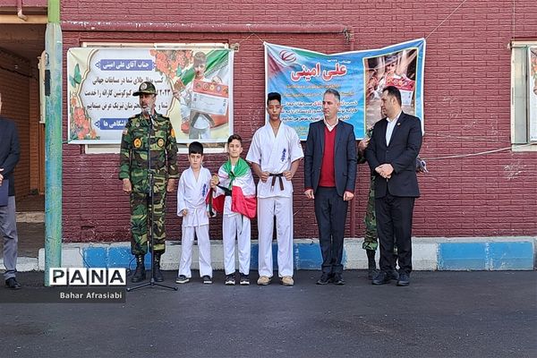 آیین تجلیل از دانش‌آموز رباط‌کریمی و صاحب مدال طلای جهان در مسابقات کاراته ۲۰۲۳ گرجستان