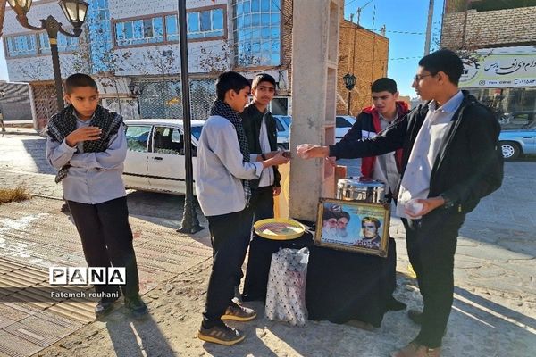 ‌مراسم تکریم از مادر شهید در خلیل‌آباد