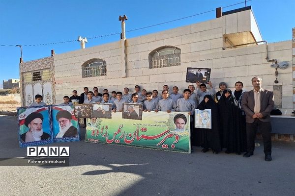 ‌مراسم تکریم از مادر شهید در خلیل‌آباد