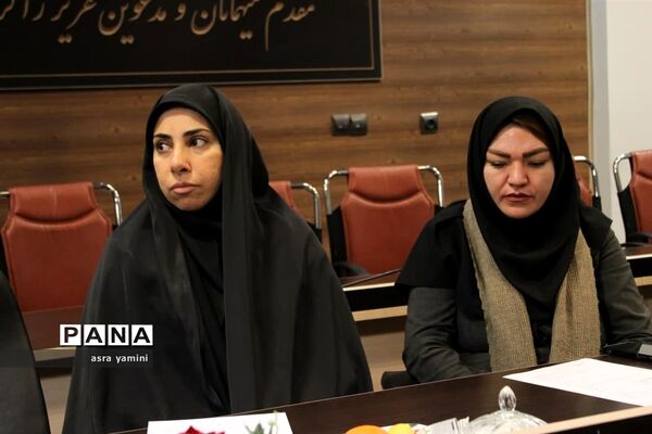 آیین تجلیل از سوادیاران ناحیه یک بهارستان