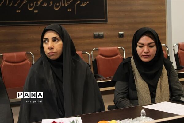 آیین تجلیل از سوادیاران ناحیه یک بهارستان