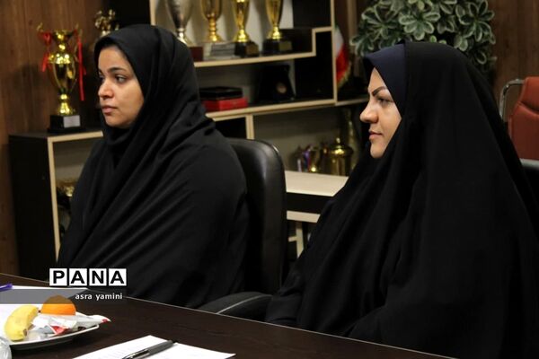 آیین تجلیل از سوادیاران ناحیه یک بهارستان