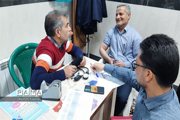انجام آزمایش غربالگری قند و فشار خون در ادارات شهرستان مه ولات