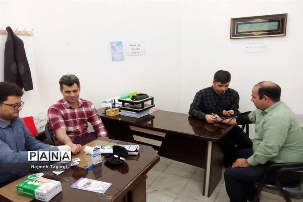 انجام آزمایش غربالگری قند و فشار خون در ادارات شهرستان مه ولات