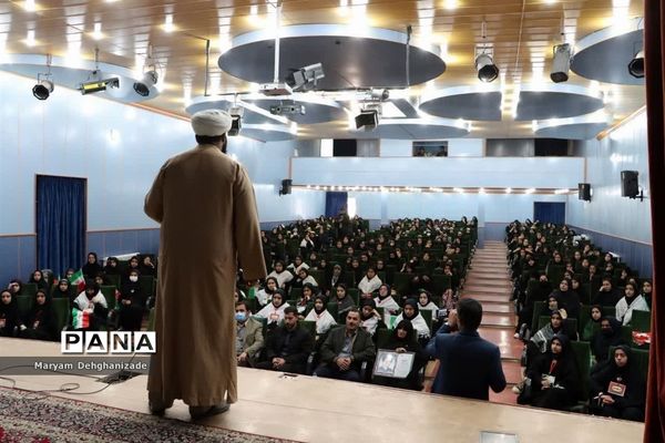 دختران حاج قاسم؛ به یاد پدر و به همراه تجلیل از مادر