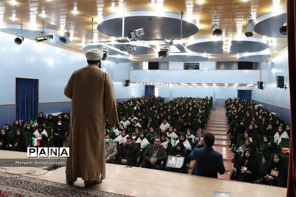 دختران حاج قاسم؛ به یاد پدر و به همراه تجلیل از مادر