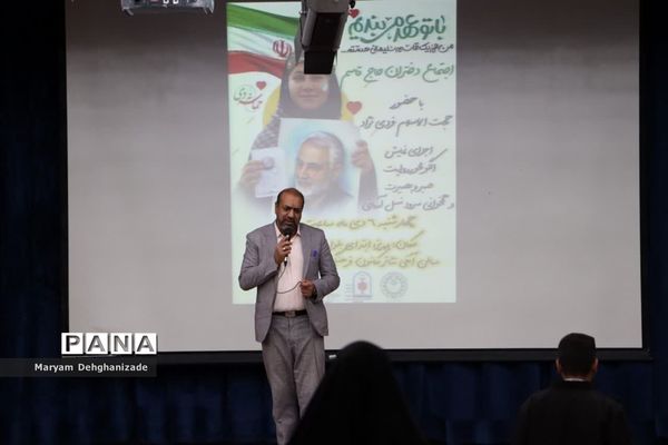 دختران حاج قاسم؛ به یاد پدر و به همراه تجلیل از مادر