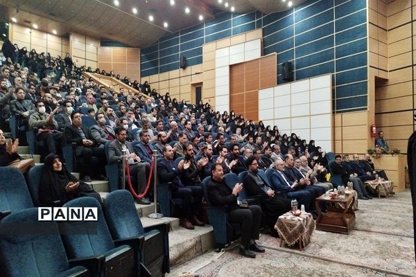 همایش بصیرت افزایی و روشنفکری فرهنگیان استان اصفهان با حضور معاون پارلمانی رئیس جمهور