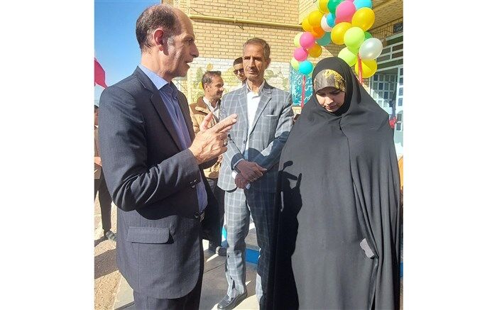 بازدید مدیرکل آموزش و پرورش استان اصفهان از مدارس خوروبیابانک/فیلم