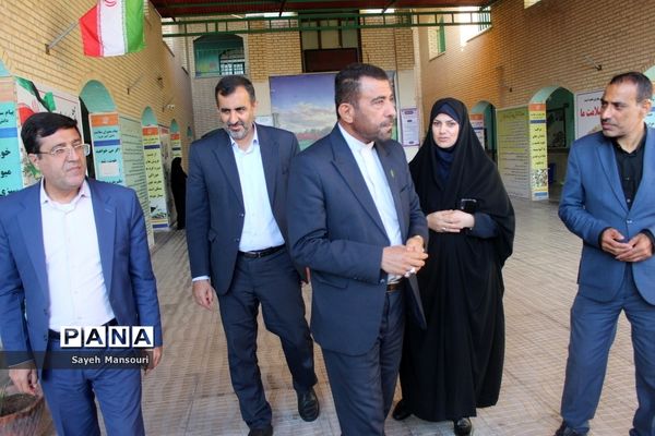 آیین نمادین افتتاحیه طرح یک روز بدون کیف در بوشهر