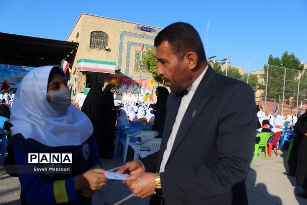 آیین نمادین افتتاحیه طرح یک روز بدون کیف در بوشهر