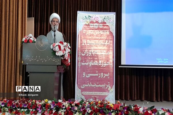 آیین تقدیر از برگزیدگان جشنواره های دانش‌آموزی شوشتر