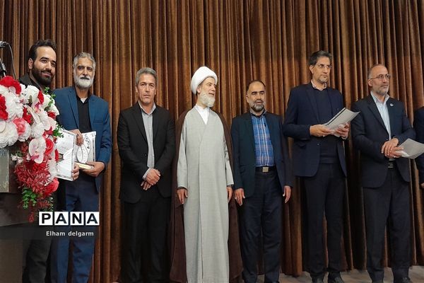 آیین تقدیر از برگزیدگان جشنواره های دانش‌آموزی شوشتر