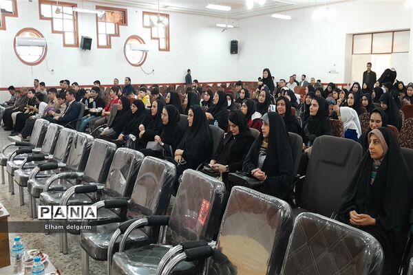 آیین تقدیر از برگزیدگان جشنواره های دانش‌آموزی شوشتر