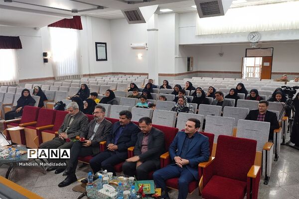 آیین تجلیل از پژوهشگران برتر سال ۱۴۰۲-۱۴۰۱ در آموزش و پرورش ناحیه ۶ مشهد