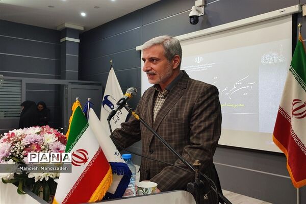 آیین تجلیل از پژوهشگران برتر سال ۱۴۰۲-۱۴۰۱ در آموزش و پرورش ناحیه ۶ مشهد