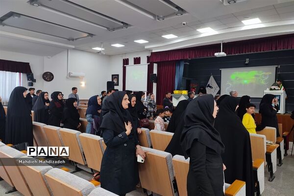 آیین تجلیل از پژوهشگران برتر سال ۱۴۰۲-۱۴۰۱ در آموزش و پرورش ناحیه ۶ مشهد