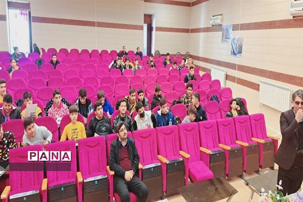 اهدای جوایز به برگزیدگانِ مسابقات قرآن و عترت شهرستان ایوان