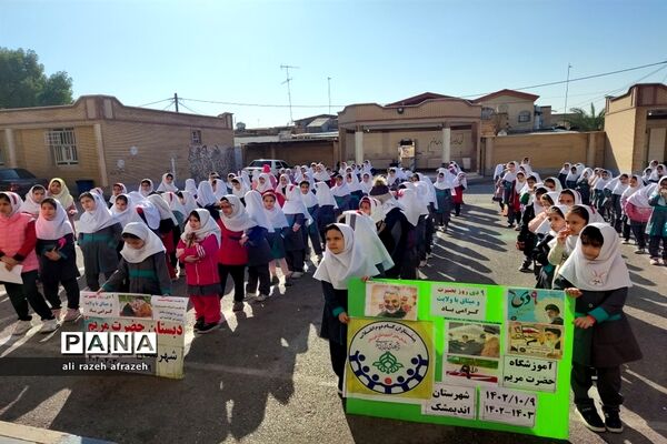 برنامه های دهه بصیرت با حضور دانش‌آموزان پیشتاز در اندیمشک