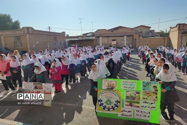 برنامه های دهه بصیرت با حضور دانش‌آموزان پیشتاز در اندیمشک