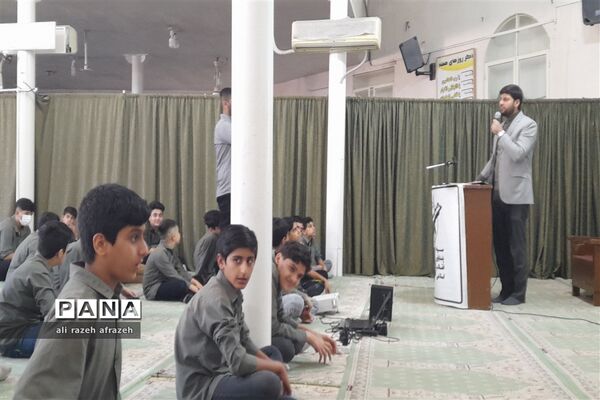 برنامه های دهه بصیرت با حضور دانش‌آموزان پیشتاز در اندیمشک