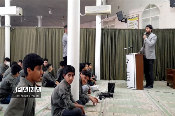 برنامه های دهه بصیرت با حضور دانش‌آموزان پیشتاز در اندیمشک