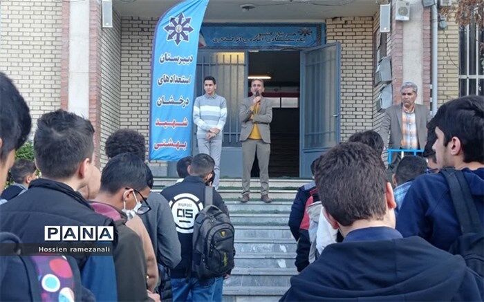 تشویق دانش‌آموزان برتر و فعال در مدرسه، تحقق اهداف تعلیم و تربیت را تسهیل می‌کند/ فیلم