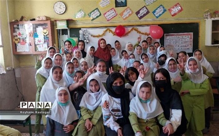 افزایش اشتیاق دانش‌آموزان به مشارکت اجتماعی را در کلاس دنبال می‌کنم