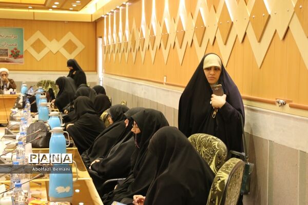 آیین تجلیل از بانوان فرهنگی «همسر شهید» در قم